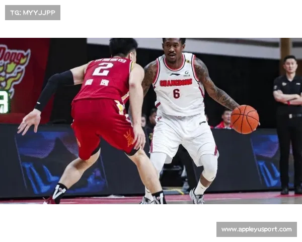 山西队诺威尔连续得分，但累积犯规被迫离场